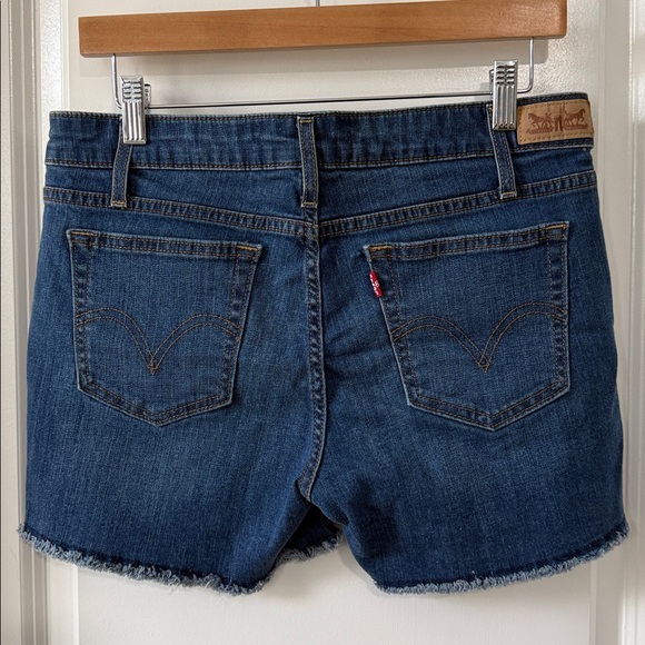 Levi’s Mid-Rise Blue Denim Frayed End Shorts - Picture 2 of 5